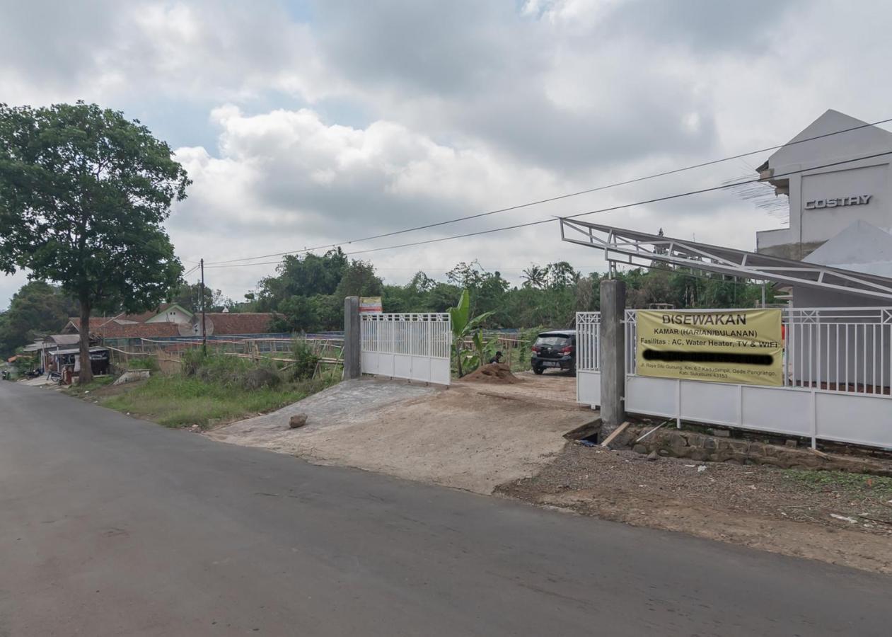Reddoorz Syariah Near Wisata Situ Gunung Sukabumi Hotel Kadudampit Ngoại thất bức ảnh