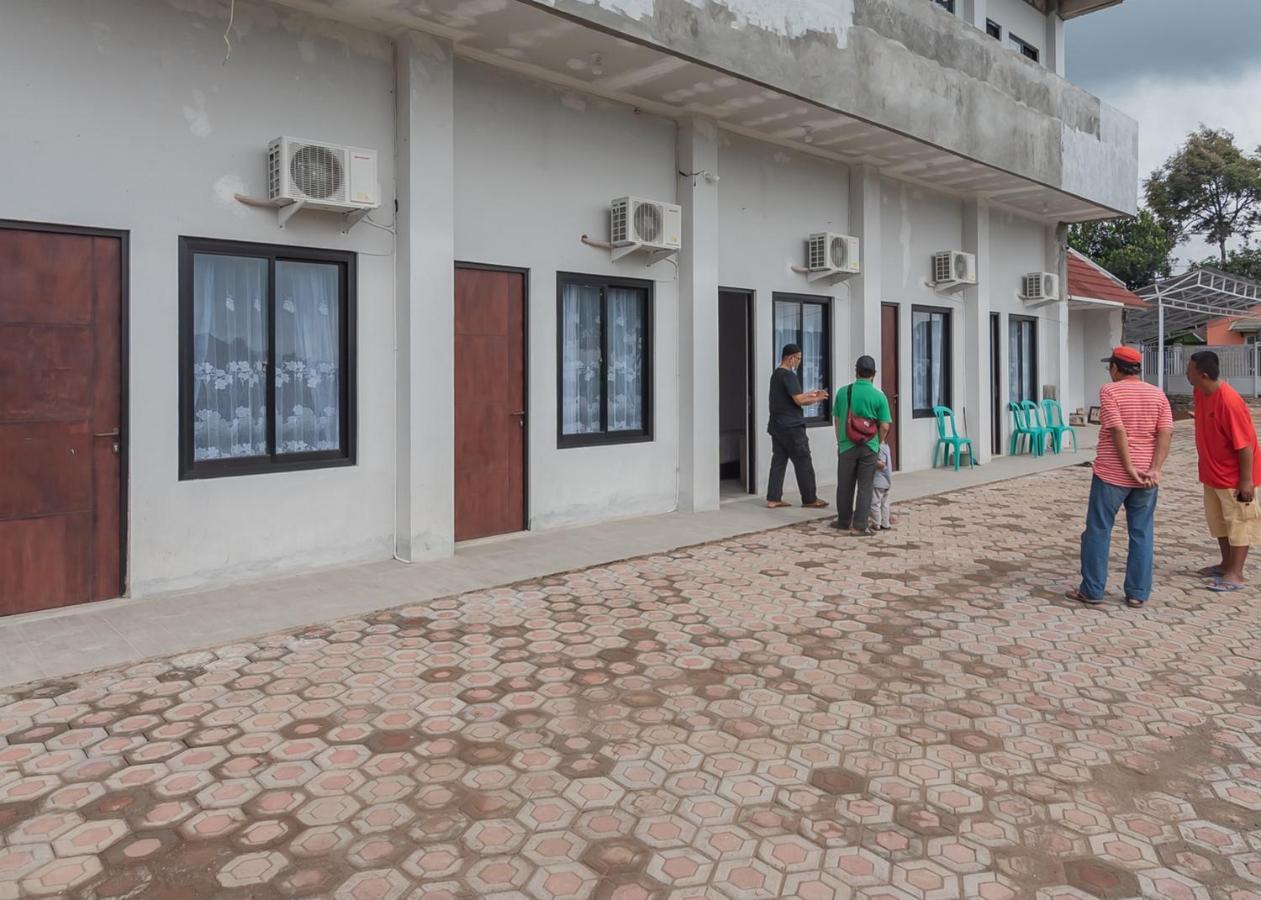 Reddoorz Syariah Near Wisata Situ Gunung Sukabumi Hotel Kadudampit Ngoại thất bức ảnh